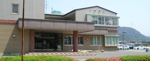 写真：熊山図書館外観